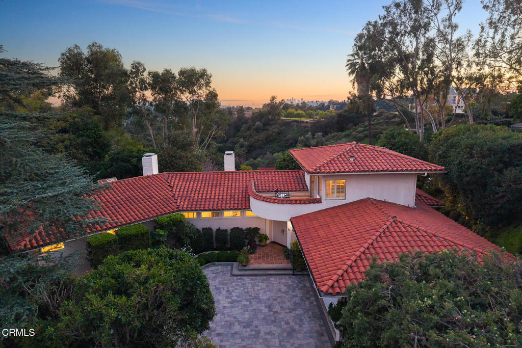 399 N San Rafael Avenue