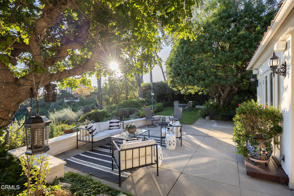 399 N San Rafael Avenue