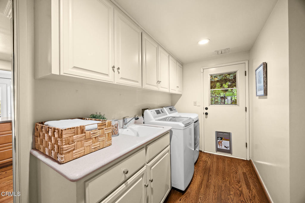 399 N San Rafael Avenue