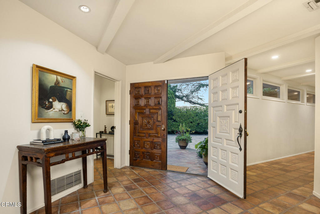 399 N San Rafael Avenue