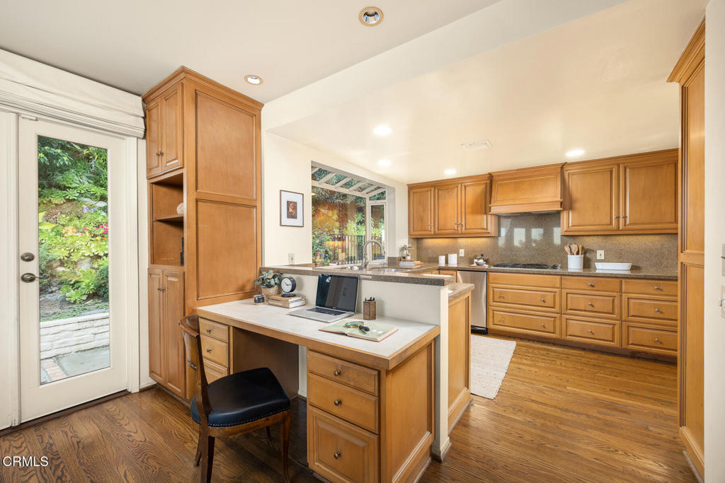 399 N San Rafael Avenue