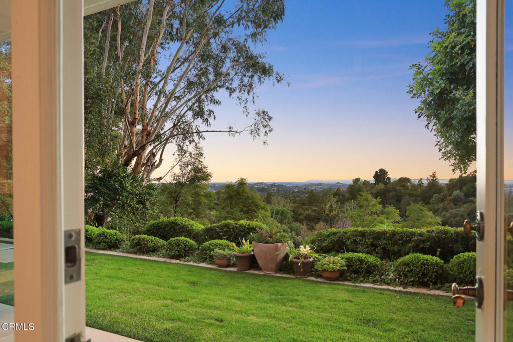 399 N San Rafael Avenue