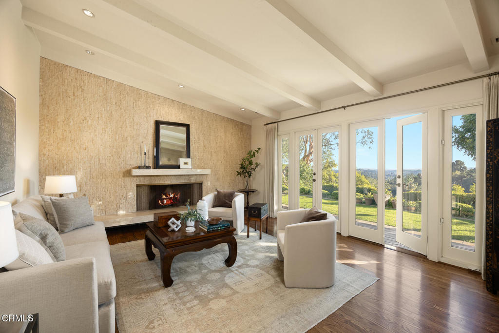 399 N San Rafael Avenue