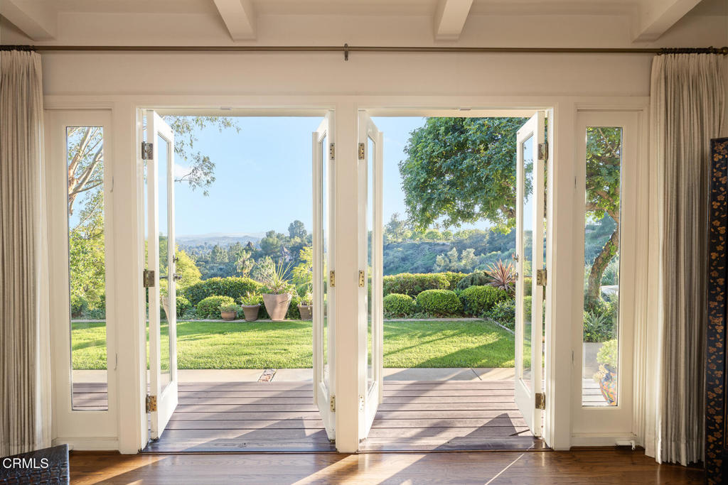 399 N San Rafael Avenue