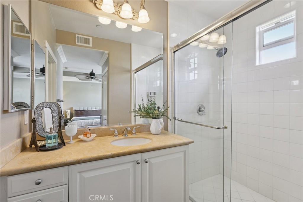 453 N Altadena Drive 5