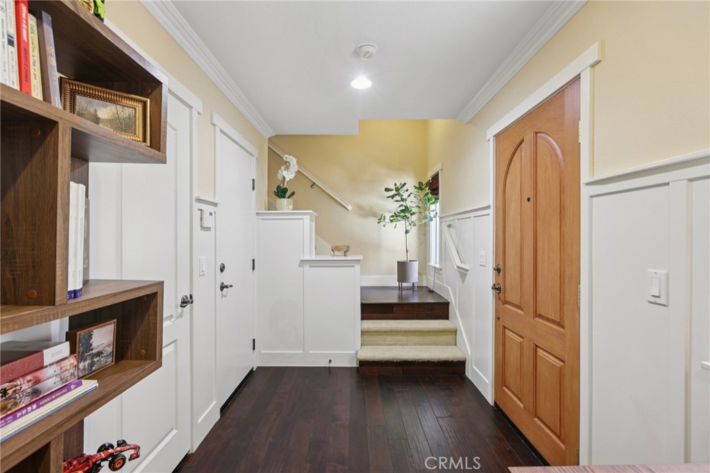 453 N Altadena Drive 5