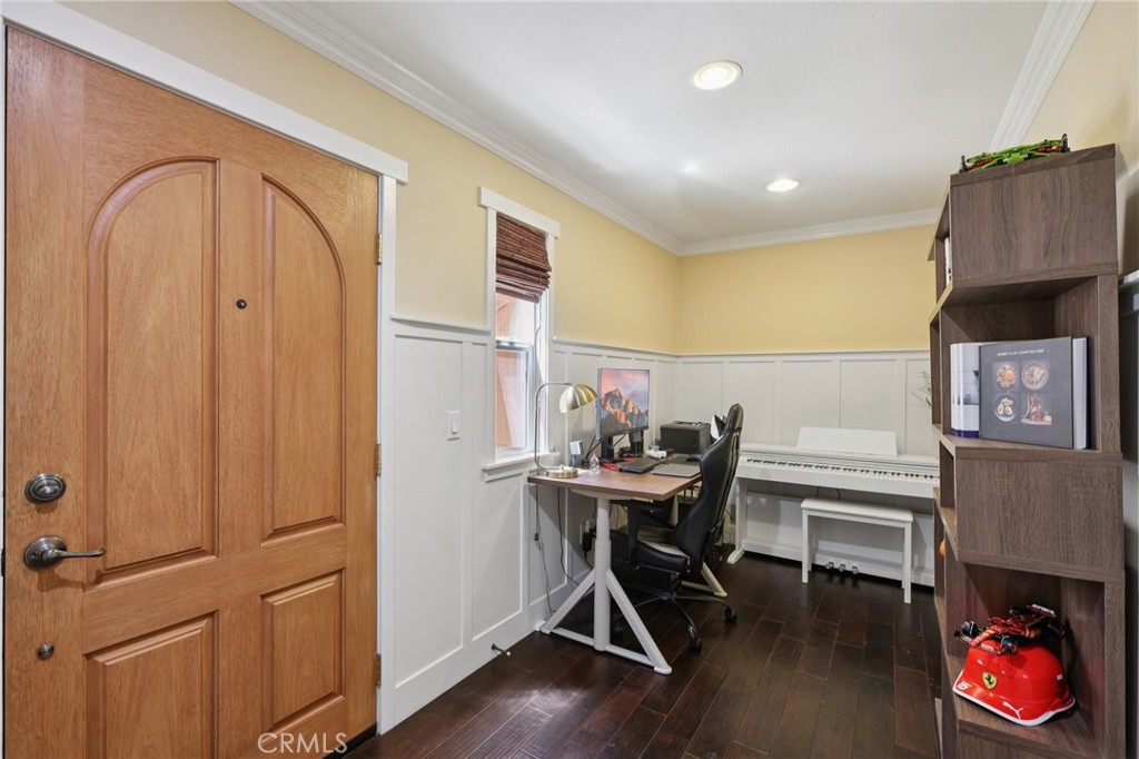 453 N Altadena Drive 5