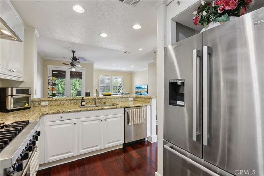 453 N Altadena Drive 5