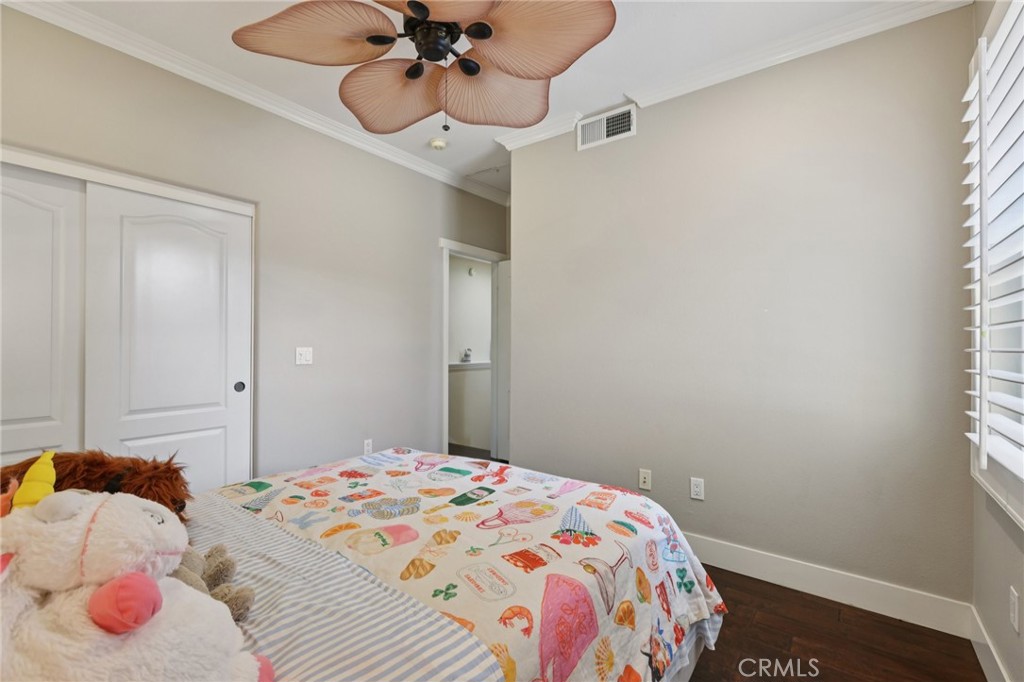 453 N Altadena Drive 5