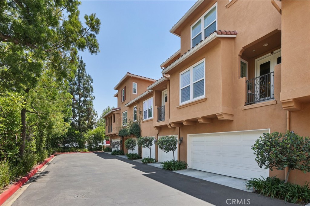 453 N Altadena Drive 5