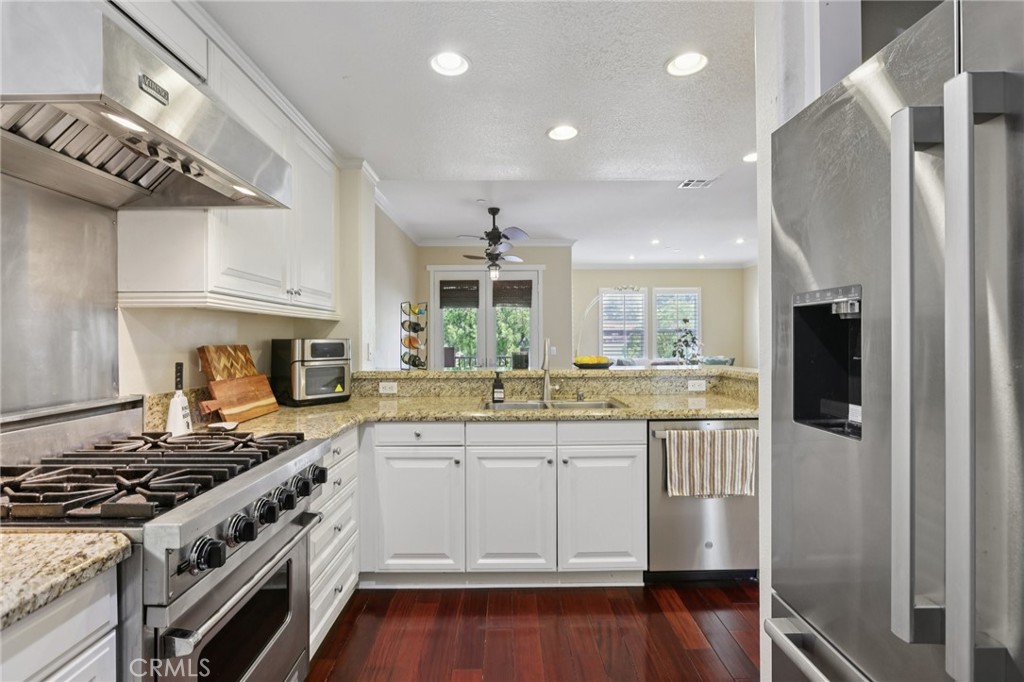 453 N Altadena Drive 5