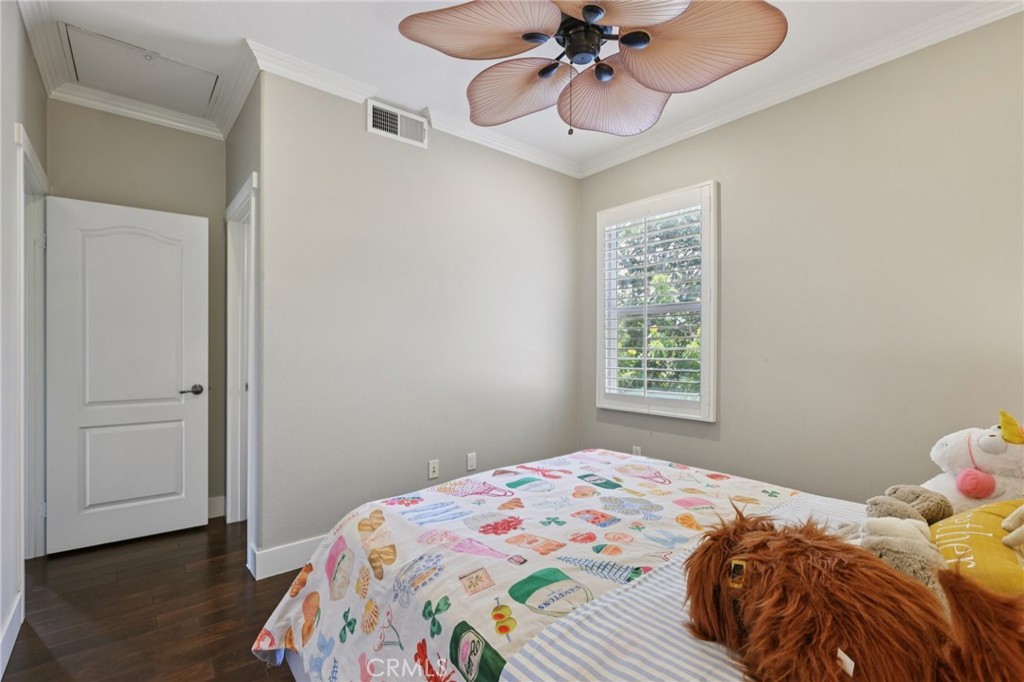 453 N Altadena Drive 5