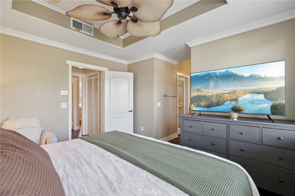 453 N Altadena Drive 5