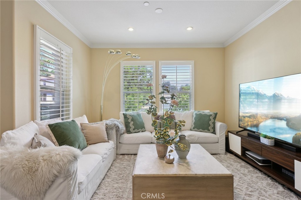 453 N Altadena Drive 5