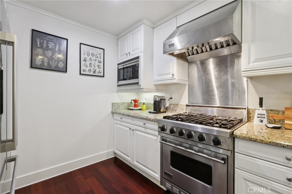 453 N Altadena Drive 5