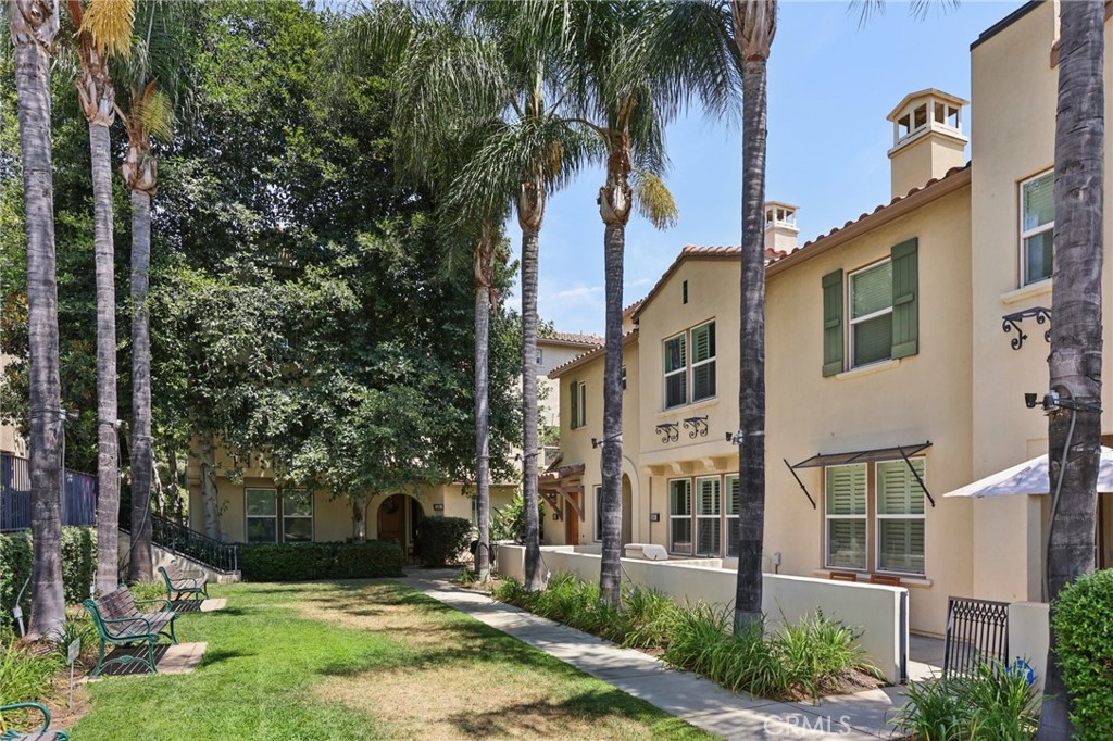 453 N Altadena Drive 5