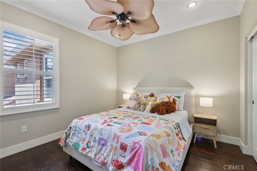 453 N Altadena Drive 5