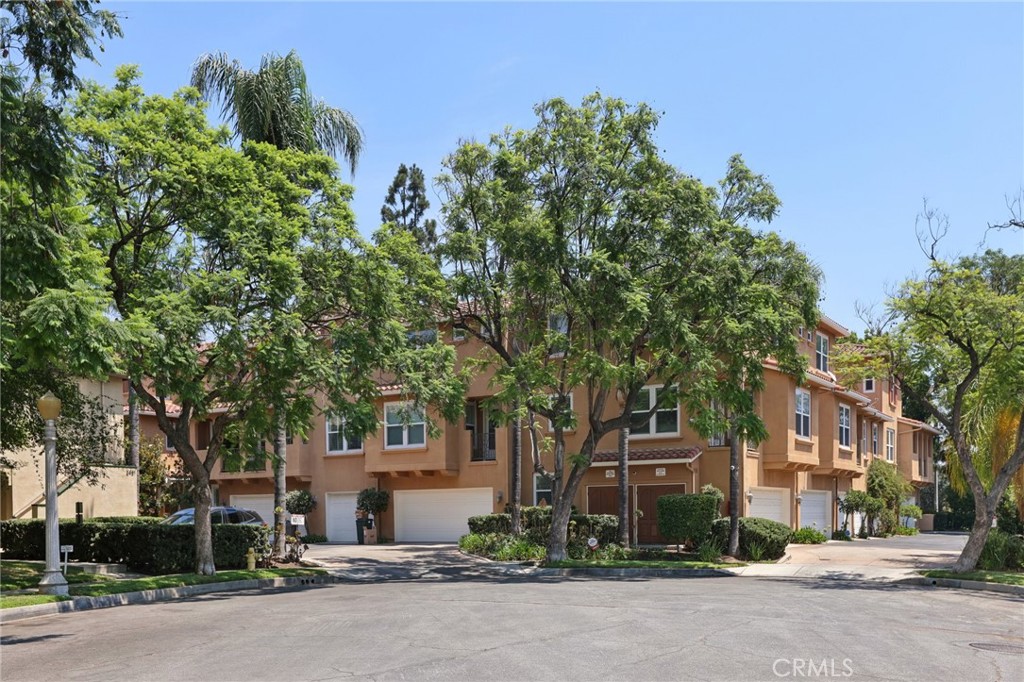 453 N Altadena Drive 5