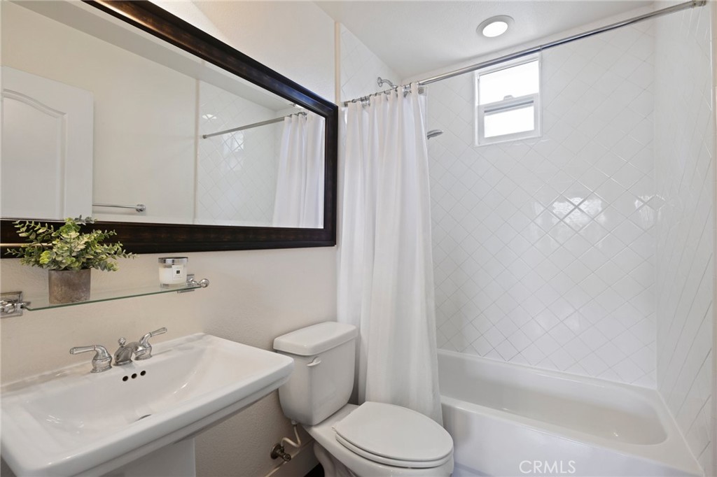 453 N Altadena Drive 5