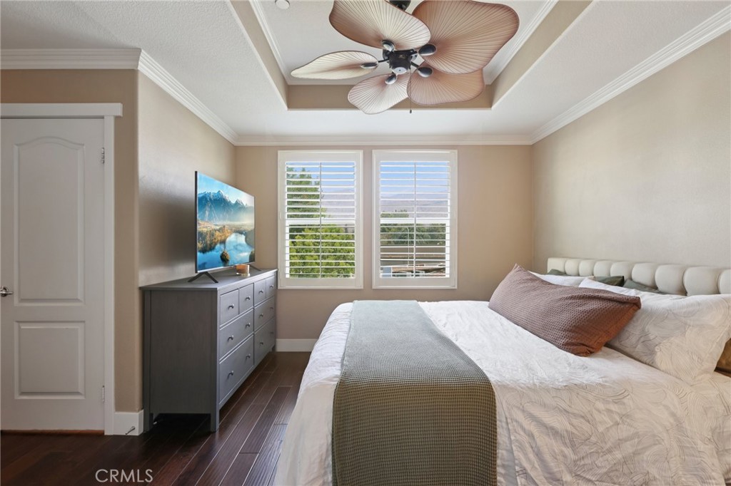 453 N Altadena Drive 5