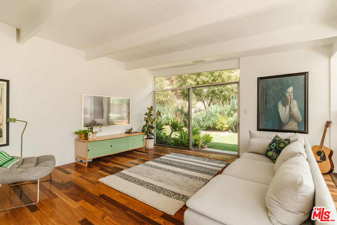 9081 Wonderland Park Ave