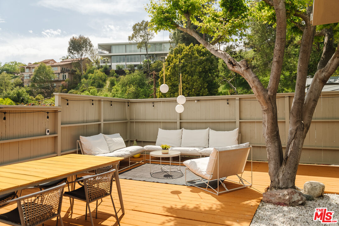 9081 Wonderland Park Ave