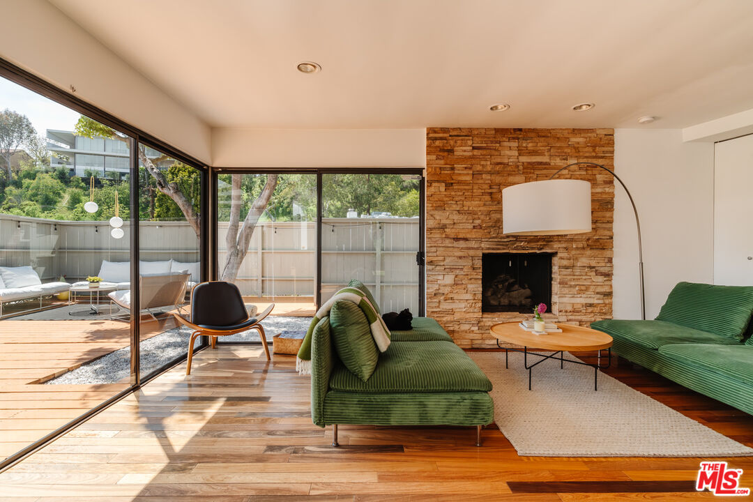 9081 Wonderland Park Ave