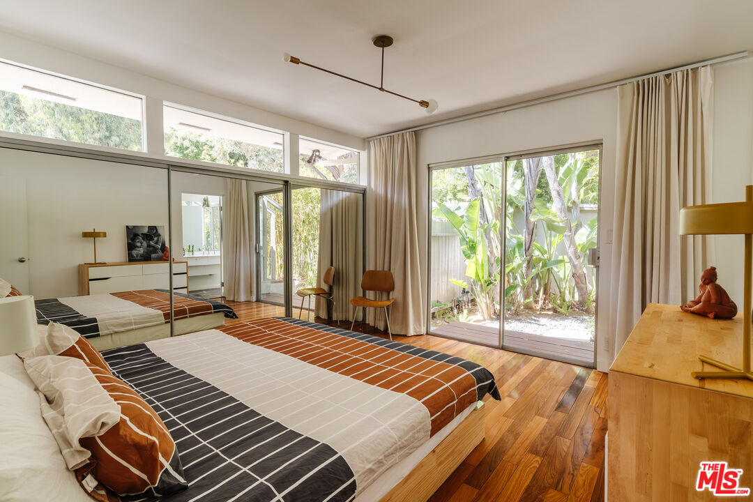 9081 Wonderland Park Ave