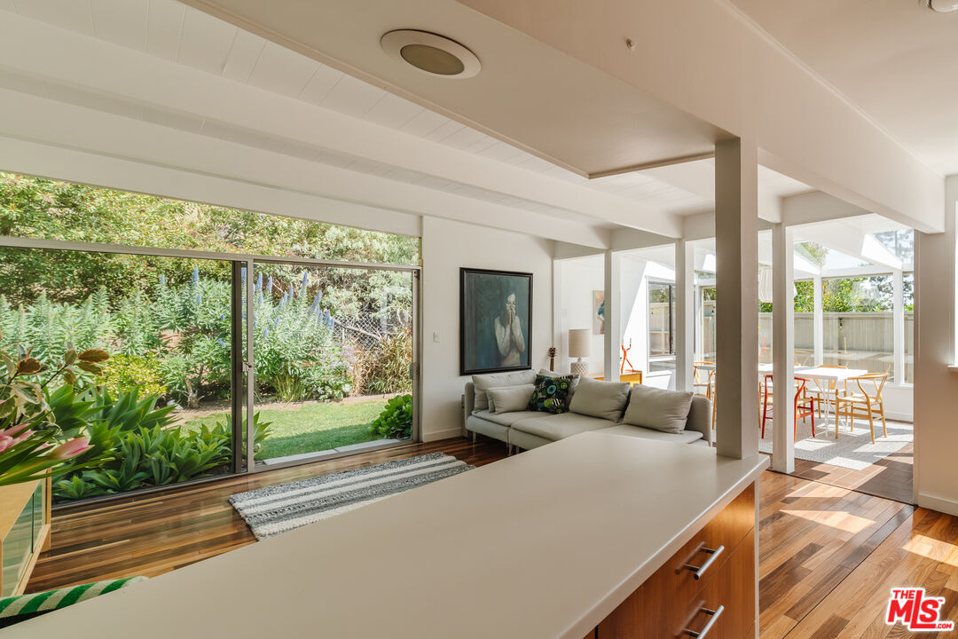 9081 Wonderland Park Ave