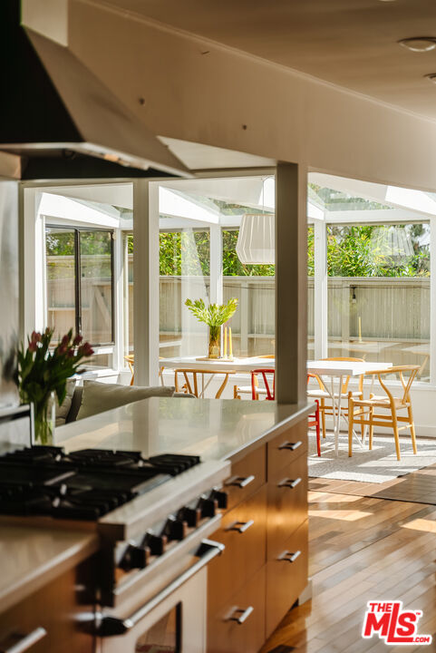 9081 Wonderland Park Ave