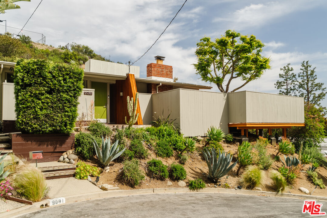 9081 Wonderland Park Ave