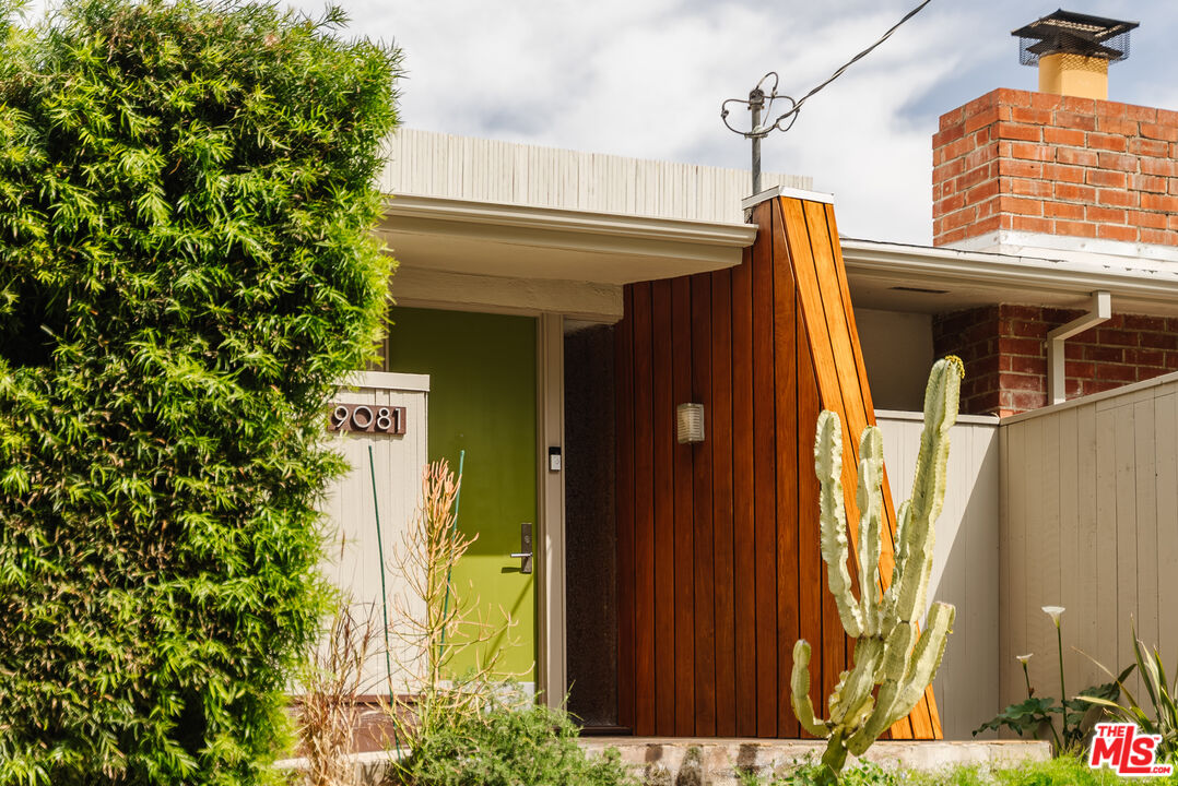 9081 Wonderland Park Ave