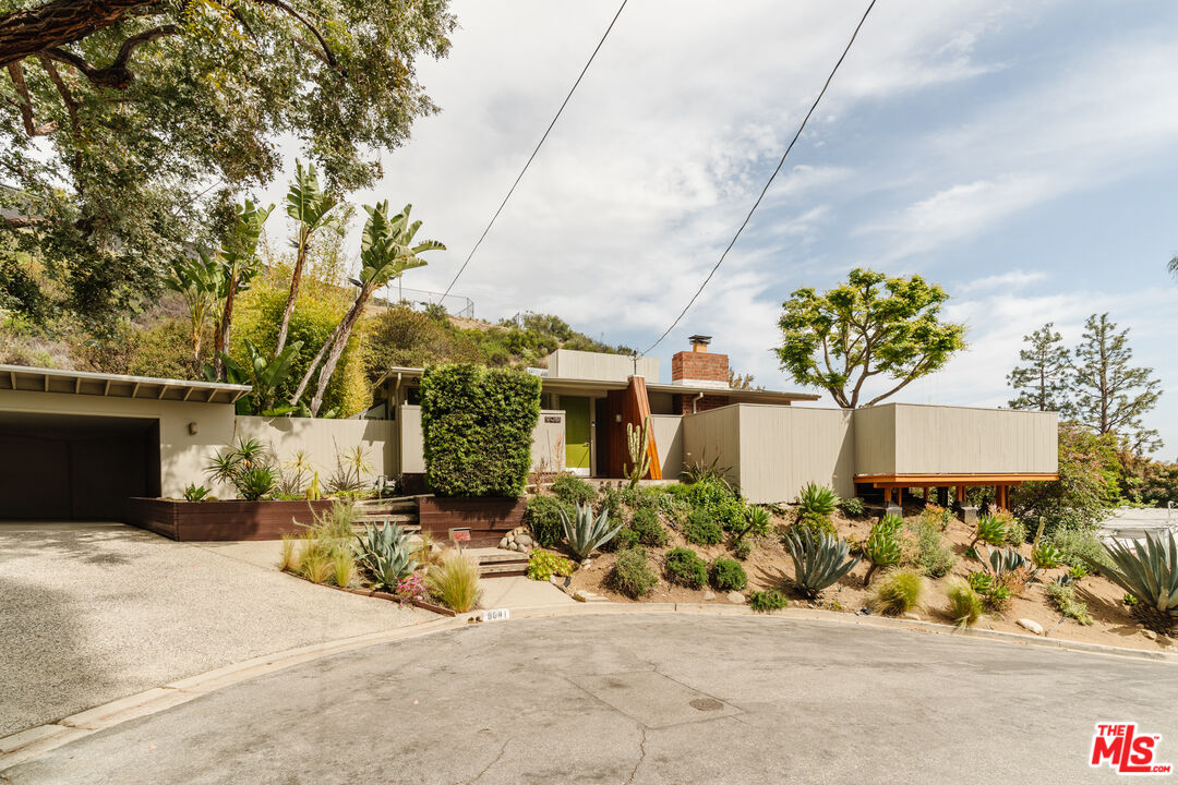 9081 Wonderland Park Ave