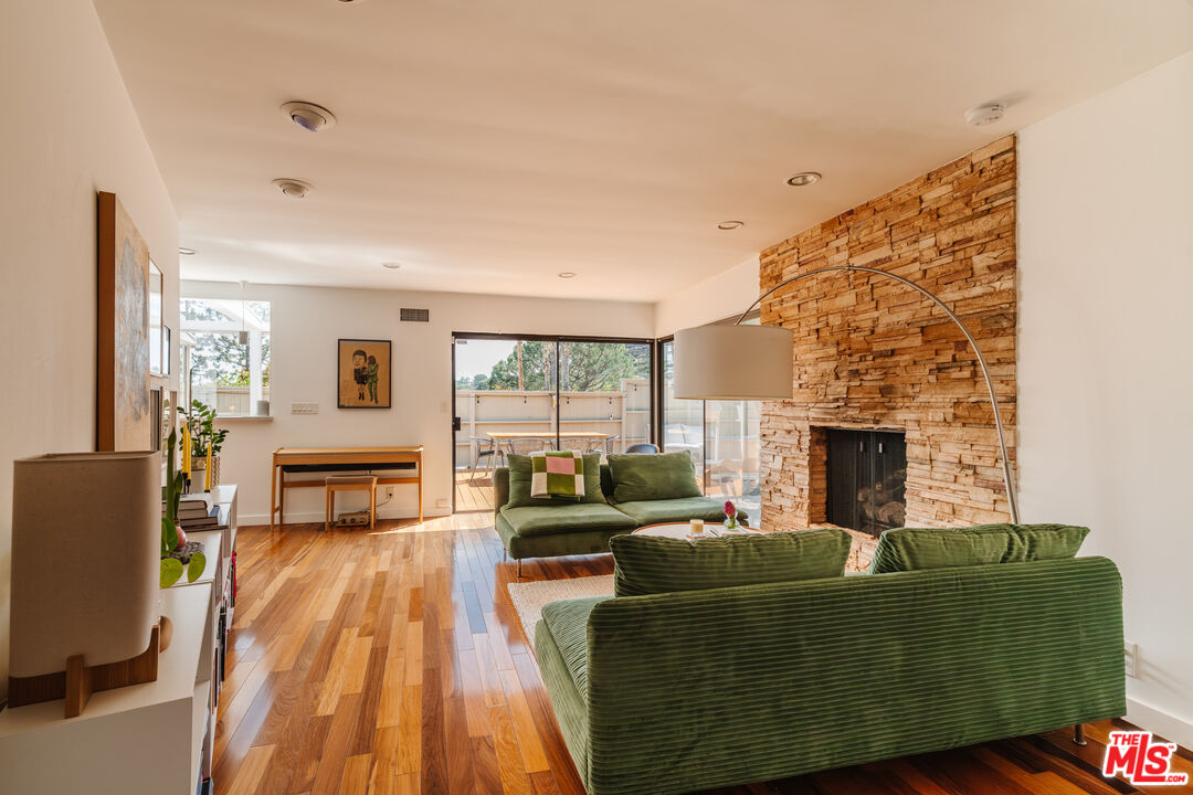 9081 Wonderland Park Ave