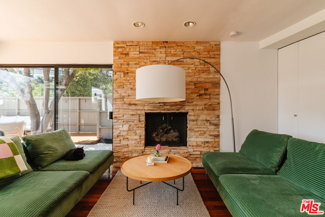 9081 Wonderland Park Ave