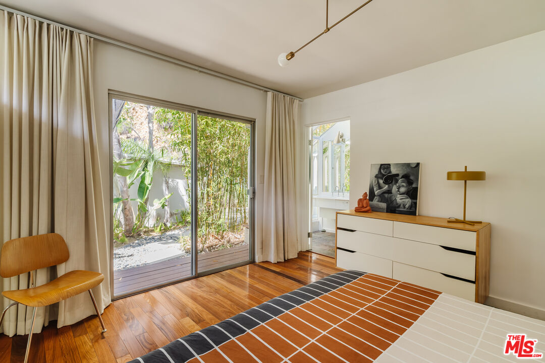 9081 Wonderland Park Ave