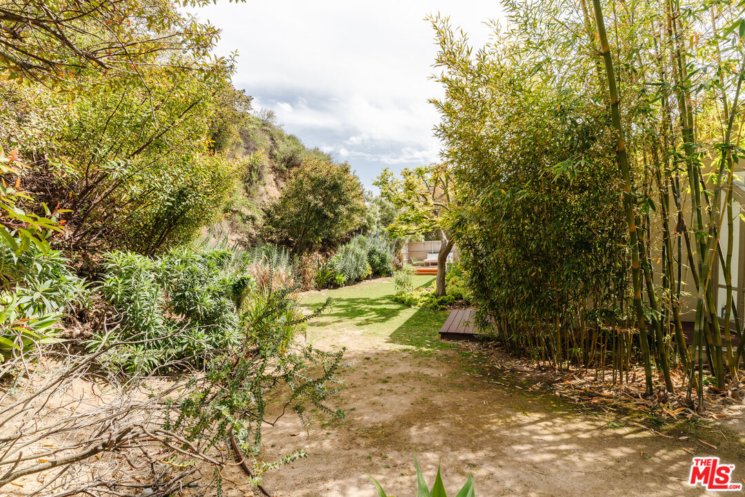 9081 Wonderland Park Ave