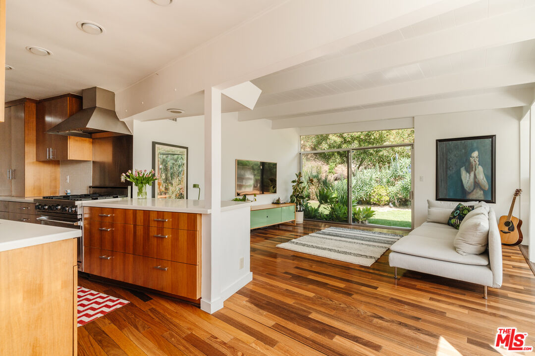 9081 Wonderland Park Ave