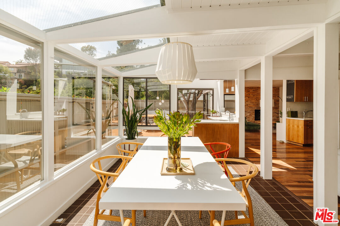 9081 Wonderland Park Ave