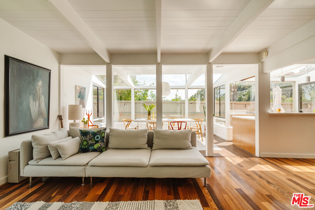 9081 Wonderland Park Ave