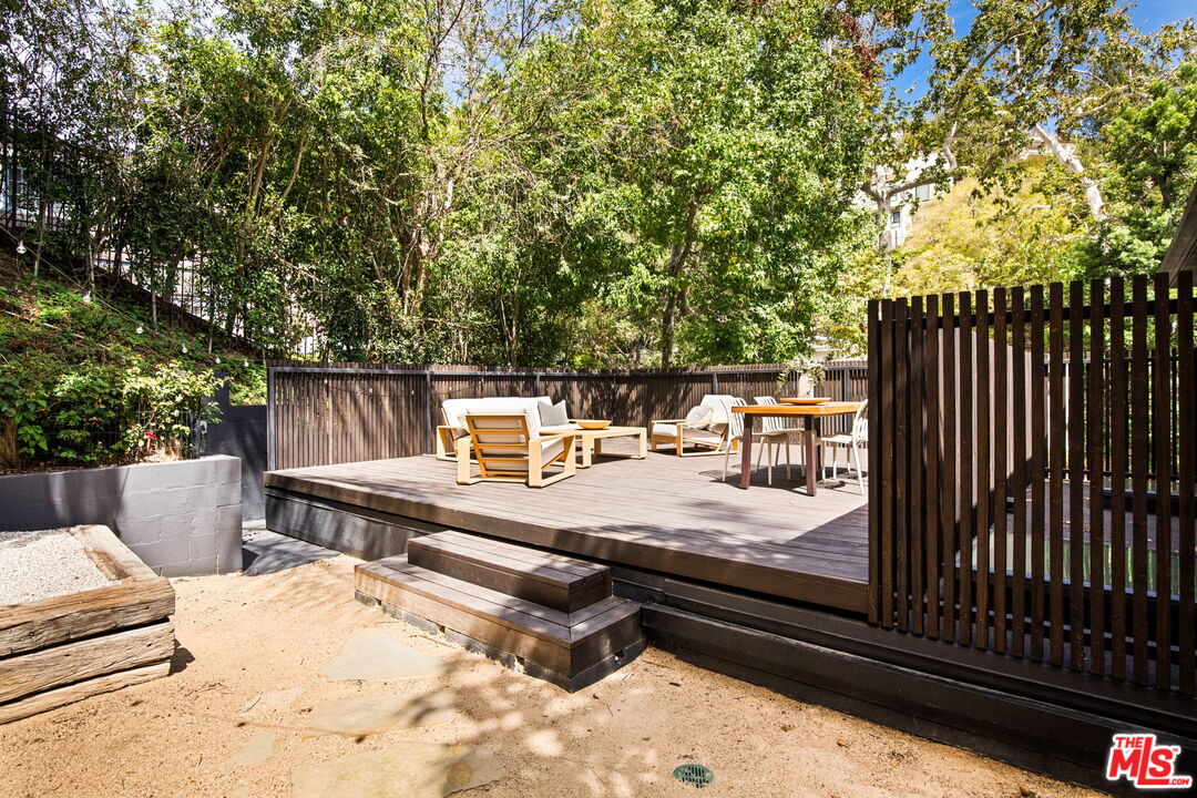 5649 Valley Oak Dr