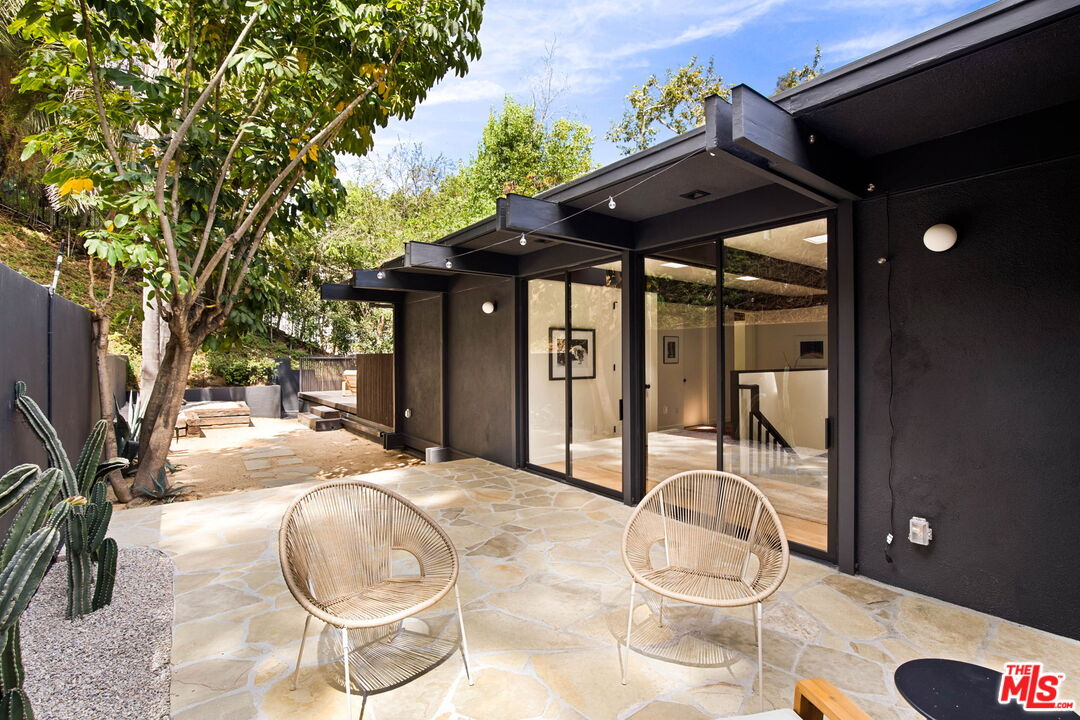 5649 Valley Oak Dr