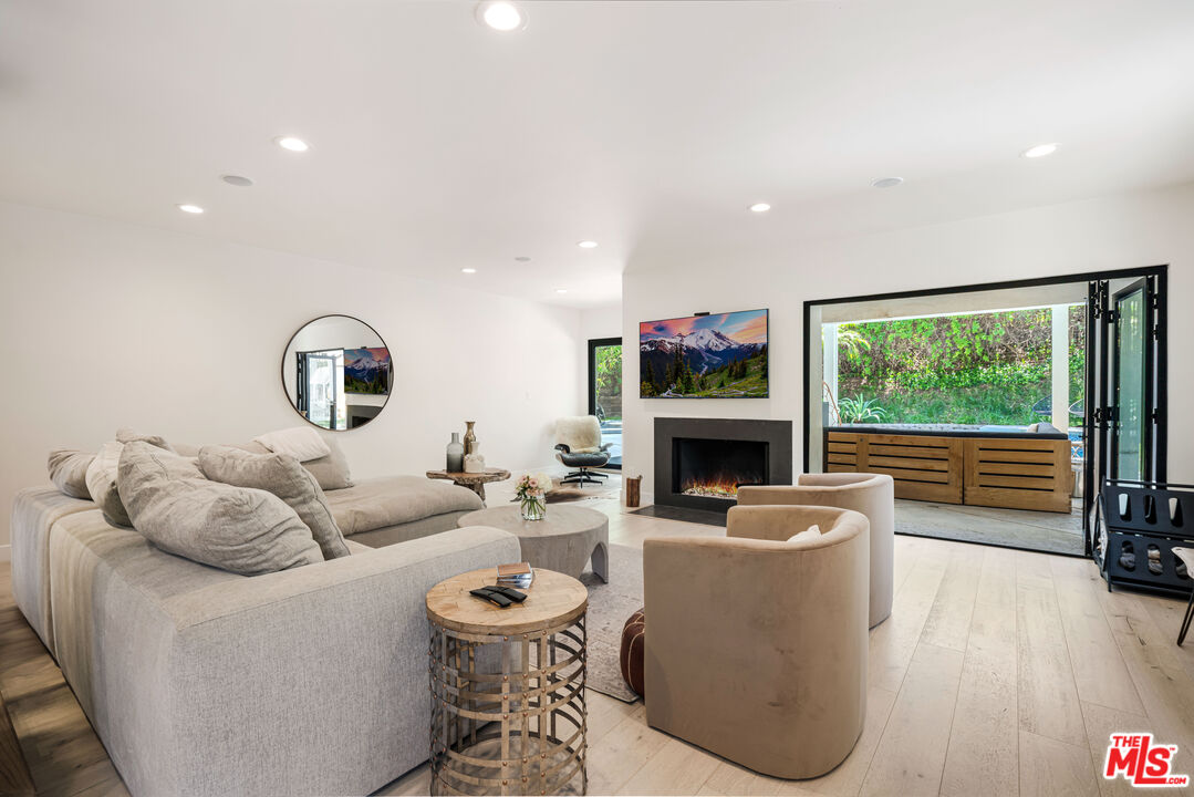 4020 Park Melinda