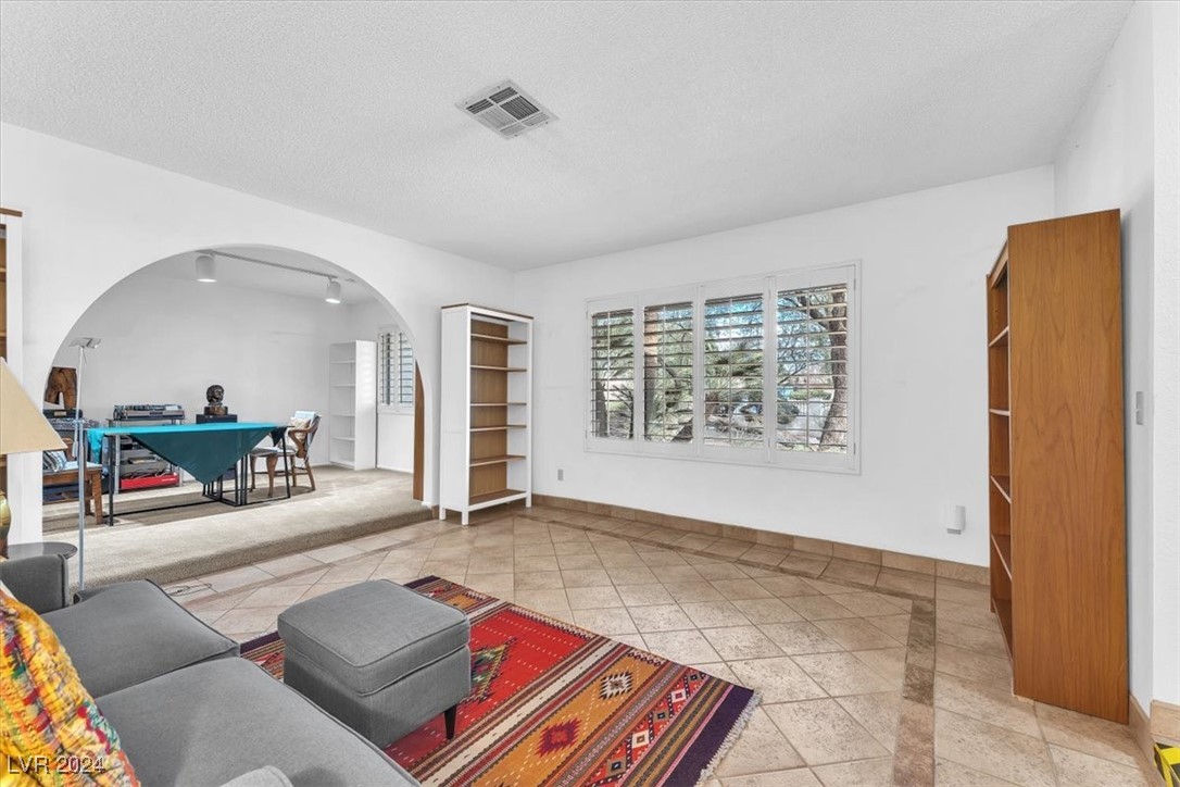 4011 Mountain View Boulevard