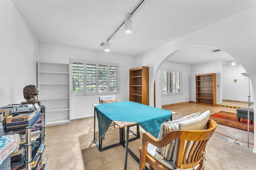 4011 Mountain View Boulevard