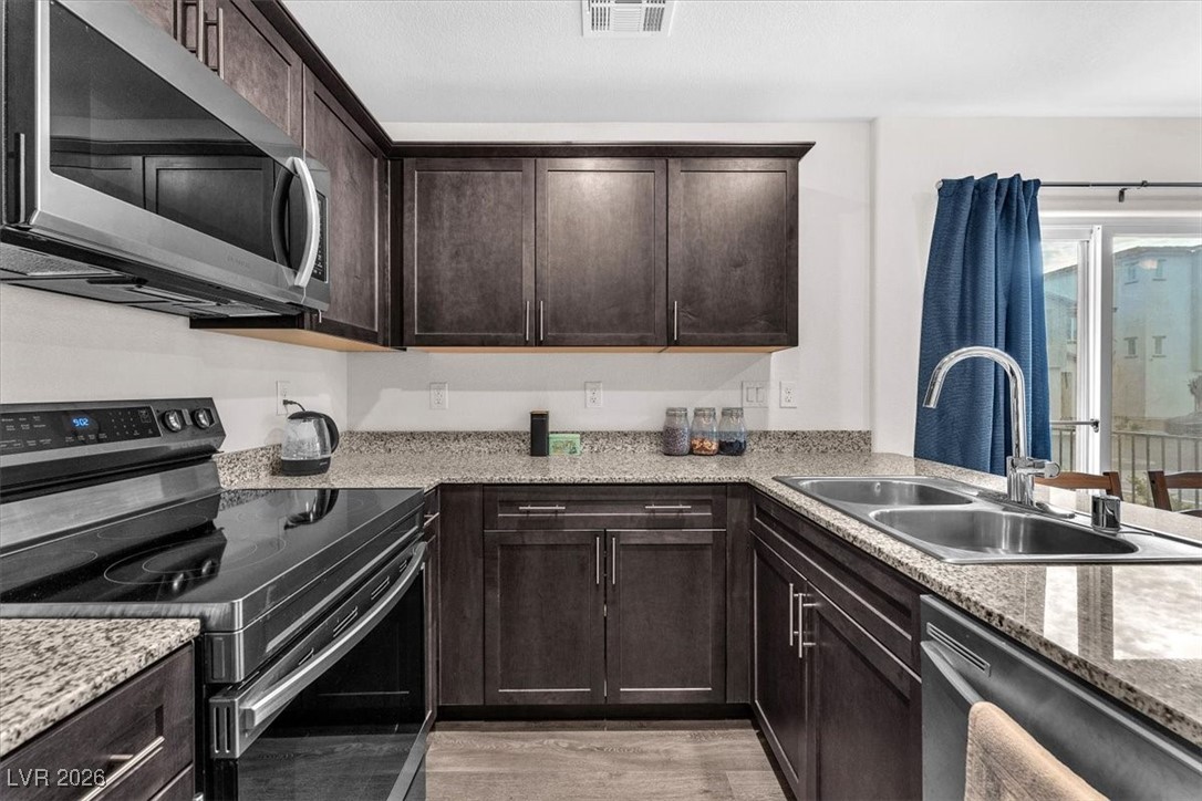 2814 Riverside Gold Court