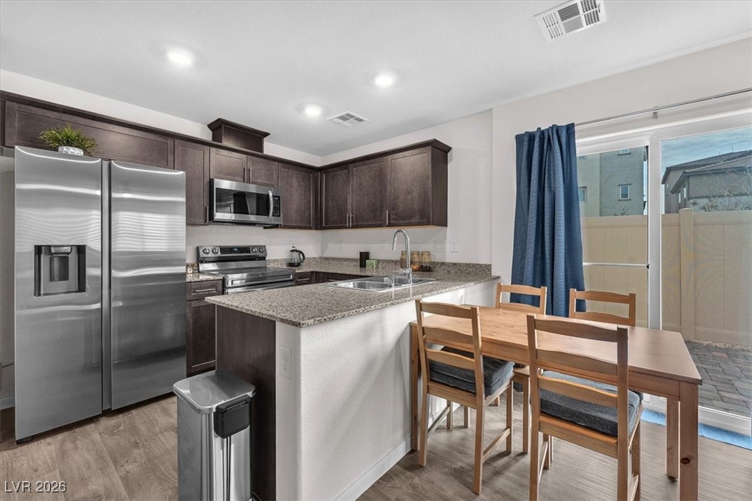 2814 Riverside Gold Court