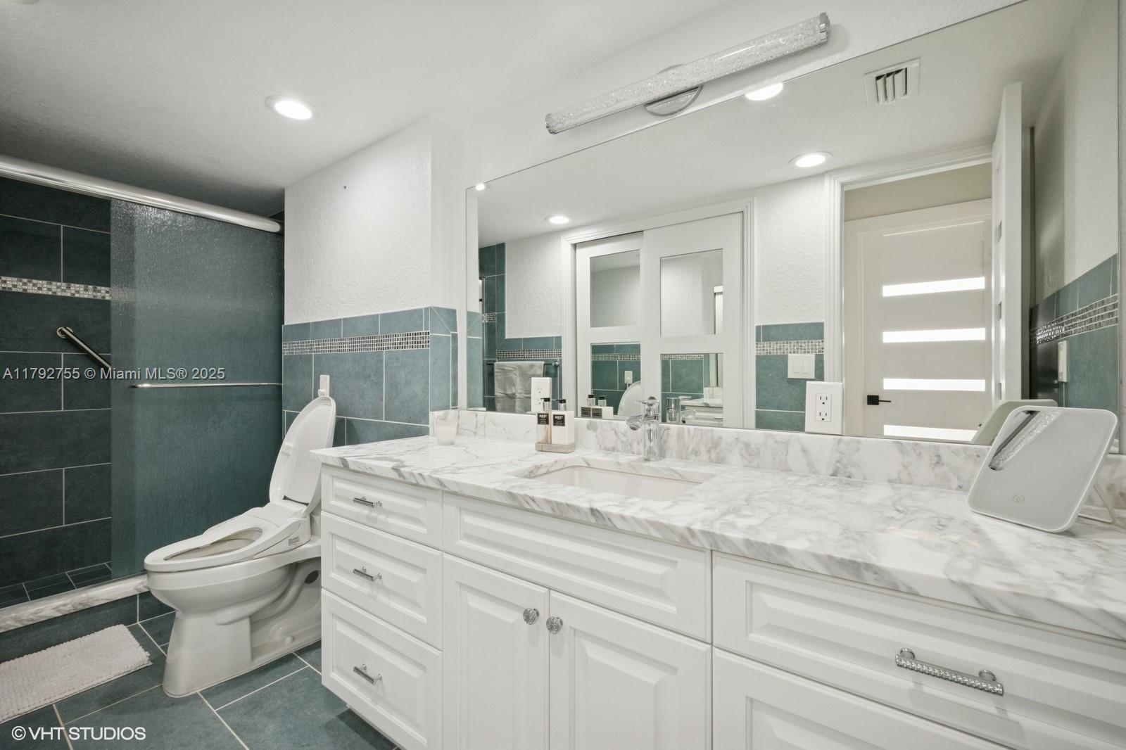2701 N Ocean Blvd # 17E