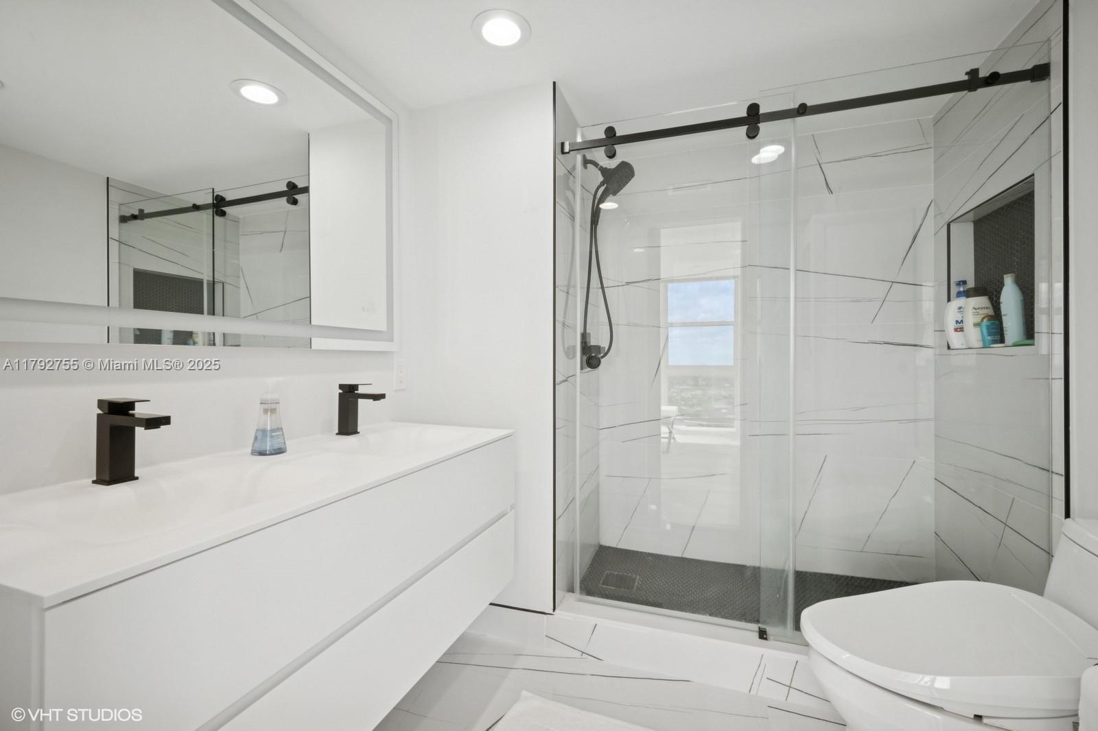 2701 N Ocean Blvd # 17E