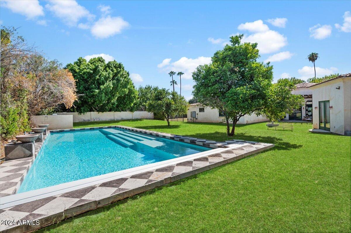 4634 E Calle Del Norte --